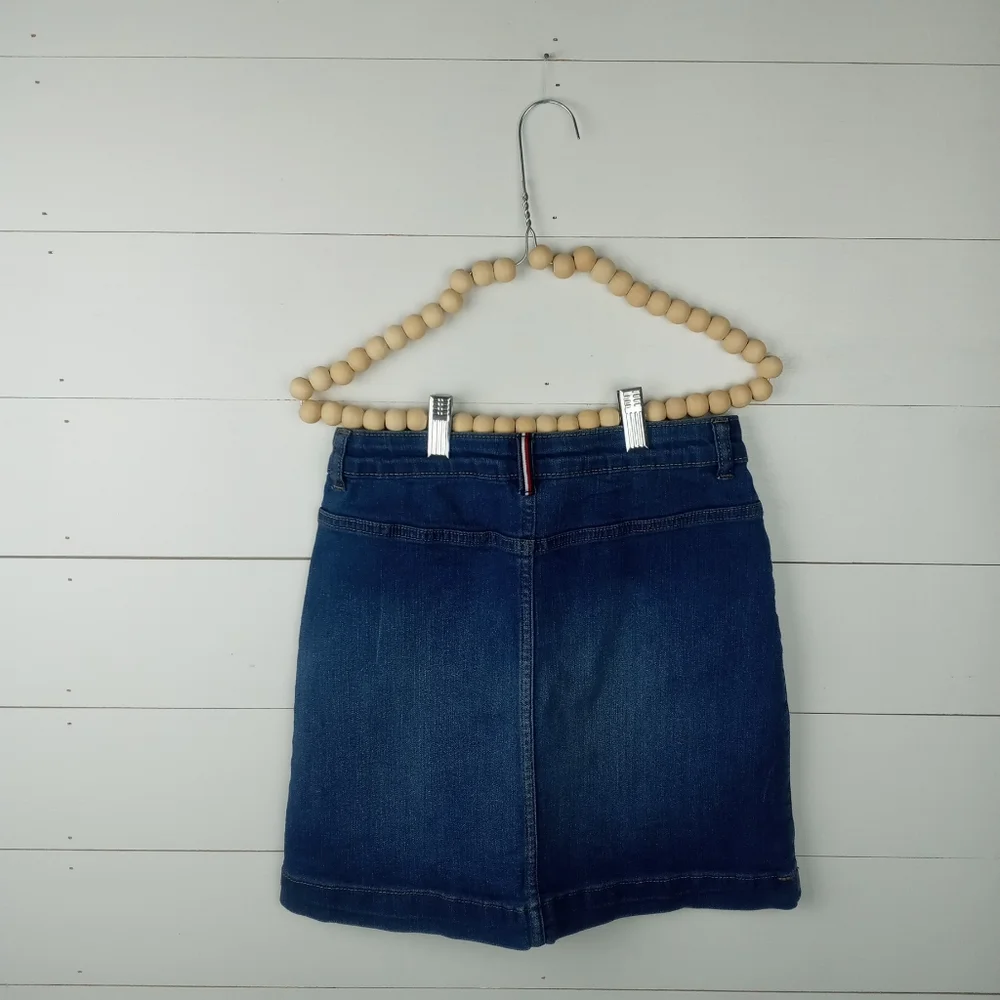 Tommy Hilfiger girls size 14 snap front straight denim jean skirt normal wash